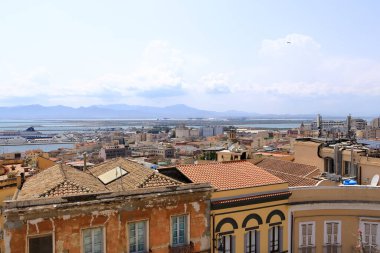 İtalya 'nın Sardunya başkenti Cagliari üzerinde panoramik manzara