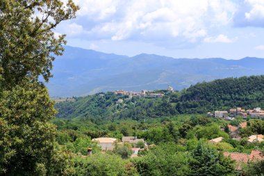 Poggio-di-Venaco - Fransa Korsika adasının görkemli dağları arasındaki küçük pitoresk dağ köyü