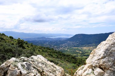 Korsika 'daki Monte Gozzi' nin tepesinden görüntü