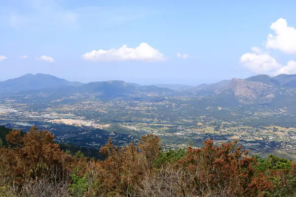 Ajaccio yakınlarındaki Monte d 'Ignascu (Aragnascu) dağ manzarası, Cuttoli-Corticchiato, Fransa Korsika