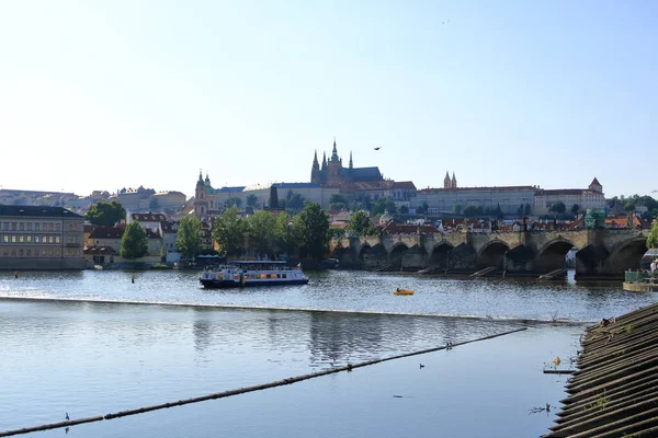Julio 2023 Praga República Checa Hermoso Entorno Del Puente Carlos —  Fotos de Stock