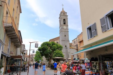 29 Mayıs 2023 - Fransa 'da Porto-Vecchio, Korsika: küçük sokakları olan güzel bir köy