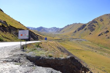 Bişkek yakınlarındaki Too-Ashuu geçidi, Kırgızistan, Orta Asya