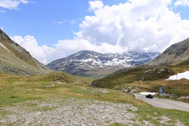 Passo Spluga (Spluegen Geçidi) İtalya ile İsviçre arasındaki sınırı belirliyor
