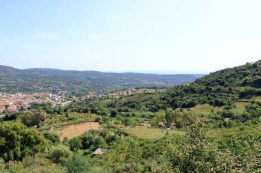 İtalya, ilkbaharda Sardunya 'da tipik bir manzara