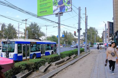 18 Ağustos 2023 - Kırgızistan, Orta Asya 'da Bişkek: İnsanlar başkentteki günlük yaşamlarının tadını çıkarıyorlar