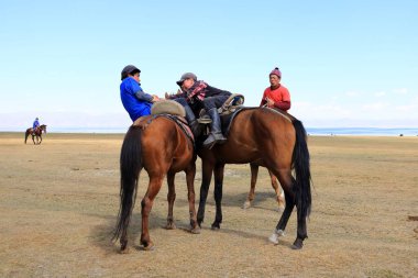 24 Ağustos 2023 - Kırgızistan 'da Song Kol Gölü: Son Kol Gölü kıyılarında At Sırtı Güreşi