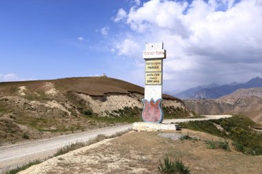 Kazarman yakınlarındaki Kırgızistan 'daki Kara Koo Ashuu geçidinden görüntü