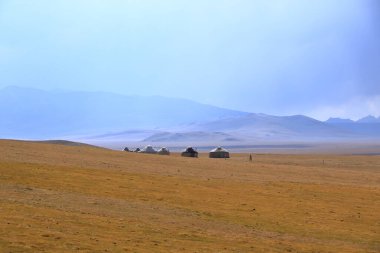 Orta Asya 'daki Songkol Gölü Kırgızistan' daki Yurtlar