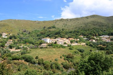 Appietto, Corse, Corsica Fransa - küçük bir köy üzerinde hava manzarası