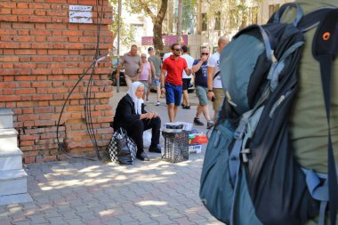 09 Eylül 2023 - Arnavutluk 'ta Tiran: Arnavutluk başkentinin şehir merkezinde tipik binalar ve sokak yaşamı