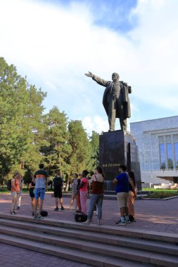 18 Ağustos 2023 - Kırgızistan, Orta Asya 'da Bişkek: Kırgızistan' ın merkezinde Vladimir Lenin Heykeli