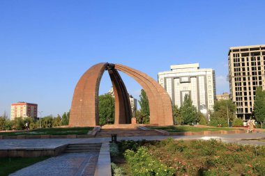 18 Ağustos 2023 - Kırgızistan, Orta Asya 'da Bişkek: Kırgızistan' ın merkezindeki Zafer Meydanı 'nda Zafer Anıtı