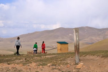 23 Ağustos 2023 - Kırgızistan: Songkol Bölgesi 'ndeki Moldo-Ashuu geçidinde halk