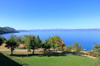 Kuzey Makedonya 'daki Ohri Gölü üzerindeki Kemik Körfezi' ndeki Su Müzesi