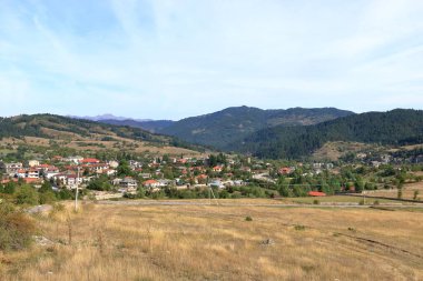 Arnavutluk 'un Korca kenti yakınlarındaki Voskopoja köyüne bak