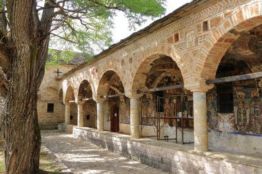Korce Arnavutluk 'un Voskopoja köyündeki güzel Aziz Nicholas Kilisesi