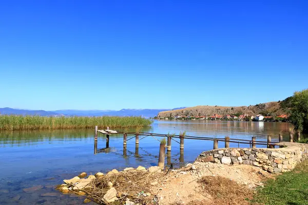 Piękny Krajobraz Nad Jeziorem Ochryda Pobliżu Wioski Lin Albanii Obraz Stockowy