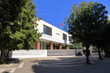 13 Eylül 2023 - Arnavutluk 'ta Korca: şehrin modern kesiminin izlenimleri, insanlar günlük yaşamlarını yaşıyor