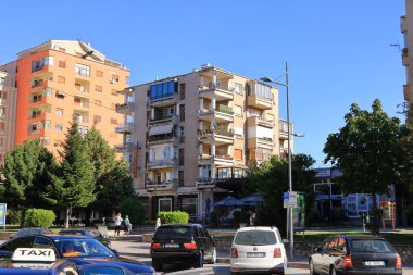 13 Eylül 2023 - Arnavutluk 'ta Korca: şehrin modern kesiminin izlenimleri, insanlar günlük yaşamlarını yaşıyor