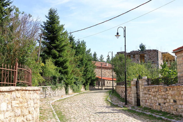 14 сентября 2023 - Воскресение в Албании: одинокие улицы в обеденное время