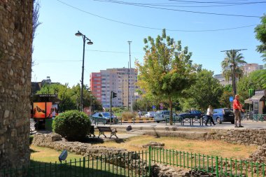 11 Eylül 2023 - Arnavutluk 'ta Elbasan: şehir merkezindeki sokaklarda koşuşturma ve koşuşturma