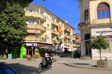 13 Eylül 2023 - Arnavutluk 'ta Korca: şehrin modern kesiminin izlenimleri, insanlar günlük yaşamlarını yaşıyor