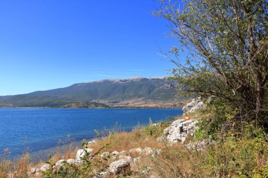 Arnavutluk 'taki Prespa Gölü' nde yaz