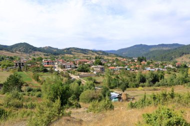 Arnavutluk 'un Korca kenti yakınlarındaki Voskopoja köyüne bak