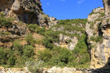 Arnavutluk 'taki Hotova Ulusal Parkı' nda Lengarica 'nın muhteşem kanyonu