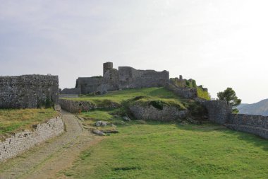 Arnavutluk 'un göl kenti Şkoder' deki Rozafa Kalesi ve kalesinin duvarları