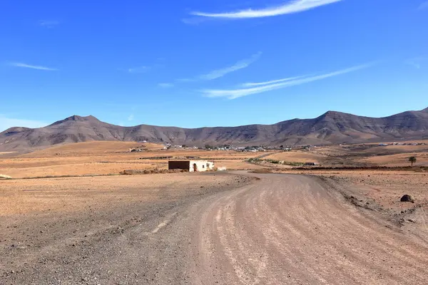 Krajobraz Pól Gór Pobliżu Tefia Windmill Fuerteventura Wyspy Kanaryjskie Hiszpania Obrazy Stockowe bez tantiem