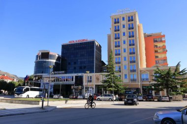 13 Eylül 2023 - Arnavutluk 'ta Korca: şehrin modern kesiminin izlenimleri, insanlar günlük yaşamlarını yaşıyor