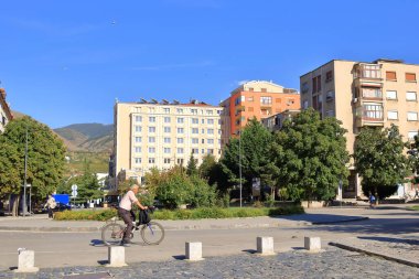 13 Eylül 2023 - Arnavutluk 'ta Korca: şehrin modern kesiminin izlenimleri, insanlar günlük yaşamlarını yaşıyor