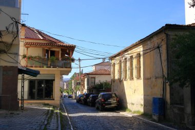 13 Eylül 2023 - Arnavutluk 'ta Korca: Şehrin geleneksel caddelerinin izleri, yerel halk ve turistler kentin tadını çıkarıyor