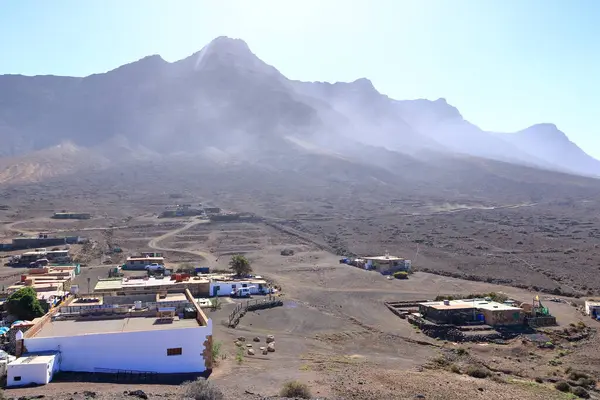 2023年11月19日 西班牙加那利群岛Jandia Fuerteventura的Cofete 山区偏远村庄的房屋 图库图片