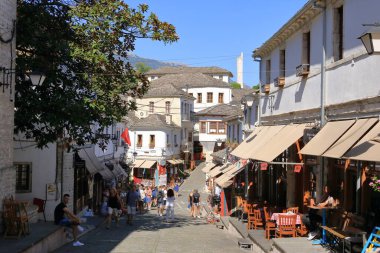 16 Eylül 2023 - Arnavutluk 'ta Cirokastra: halk kentin iç kesiminin keyfini çıkarıyor