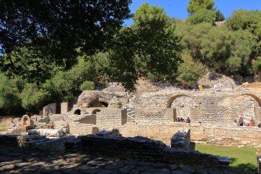 17 Eylül 2023 - Arnavutluk 'ta Butrint: UNESCO' nun Dünya Mirası Alanını ziyaret eden insanlar