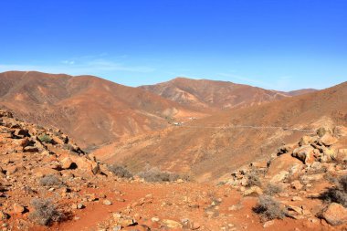 Kanarya Adaları 'ndaki Fuerteventura adasındaki Mirador del Risco de Las Penas manzarası