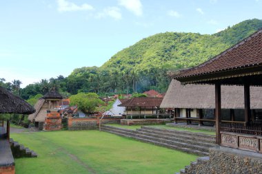Endonezya 'da Candidasa, Bali yakınlarında Bali' nin orijinal insanlarının yaşadığı Tenganan Köyü.