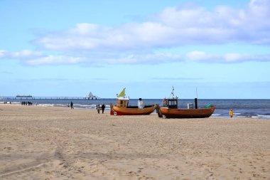 Ahlbeck, Kullanım Alanı, Almanya - 16 Mart 2024: Bulutlu bir günde Kullanım Adası 'nda plaj
