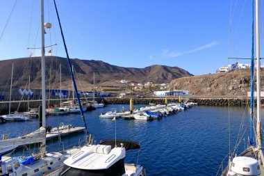 Fuerteventura 'daki Gran Tarajal limanında tekneler