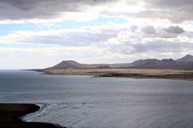 Lobos adasından Corralejo 'nun kumullarının manzarası.