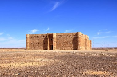 Qasr Kharana (bazen Harrana, al-Kharanah, Kharaneh, Kharana veya Hraneh), Ürdün 'ün doğusunda bir çöl kalesi.