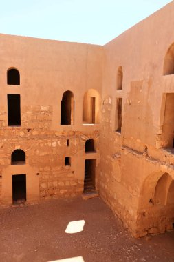 Qasr Kharana (bazen Harrana, al-Kharanah, Kharaneh, Kharana veya Hraneh), Ürdün 'ün doğusunda bir çöl kalesi.