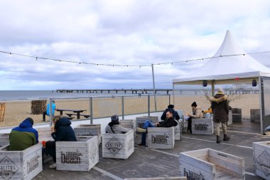 Ahlbeck, Kullanım Alanı, Almanya - 16 Mart 2024: Bulutlu bir günde Kullanım Adası 'nda plaj