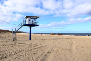 Ahlbeck, Kullanım Alanı, Almanya - 16 Mart 2024: Bulutlu bir günde Kullanım Adası 'nda plaj