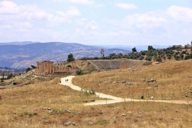 Ürdün 'deki Jerash - Mayıs 07 2024: Ürdün' ün Jerash kentindeki Roma harabeleri, Arkeoloji Müzesi - Zeus tapınağına bakınız