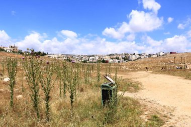 Ürdün 'deki Jerash - Mayıs 07 2024: Arkeoloji Müzesinden modern şehre bakış