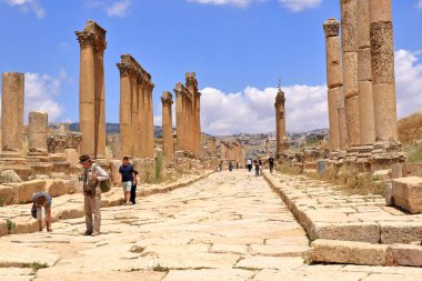Ürdün 'deki Jerash - 07 Mayıs 2024: Ürdün' ün Jerash kentindeki Roma kalıntıları, Arkeoloji Müzesi - bölge sakinleri ve turistleri ziyaret etti